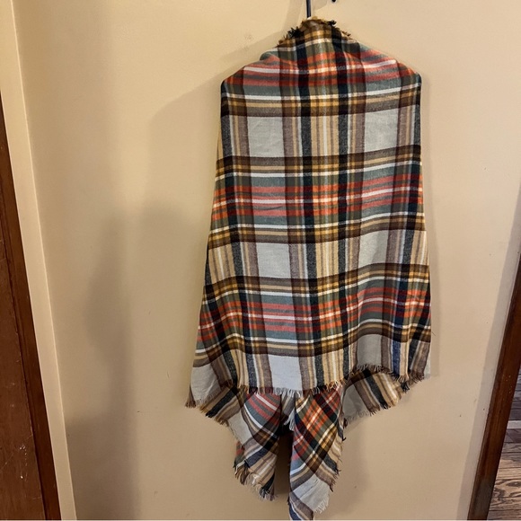 Tartan Style Wrap - Picture 2 of 4